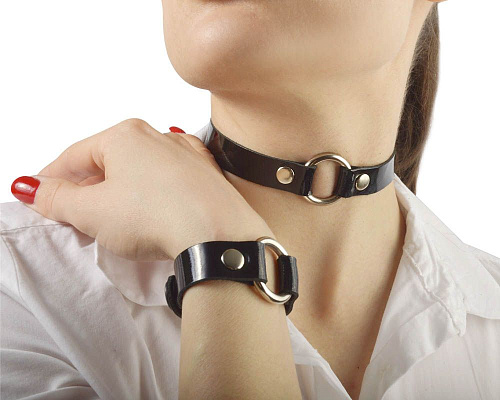 Чёрный лаковый чокер с металлическим колечком Sitabella 3138-10