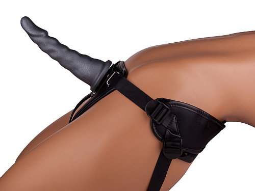 Насадка-фаллоимитатор чёрного цвета на кожаных трусиках LOVETOY (А-Полимер) Harness Ultra Realistic 6,5 630303 (18,5 см)