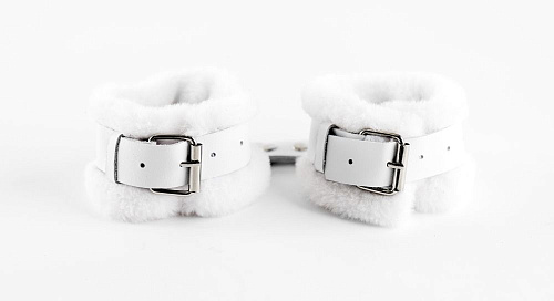 Белые поножи из натуральной кожи с нежным мехом БДСМ арсенал 20004ars