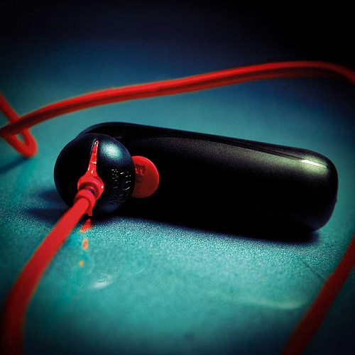 Перезаряжаемая чёрная вибропуля с магнитной зарядкой Fun Factory Bullet 1010100