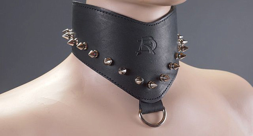 Чёрный кожаный ошейник-птичка с шипами Подиум Р293