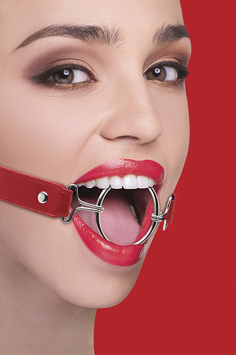 Расширяющий кляп с красными ремешками Shots Media BV Ring Gag XL OU105RED