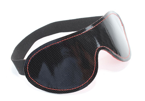 Чёрная перфорированная маска из кожи с красной строчкой БДСМ арсенал 58011