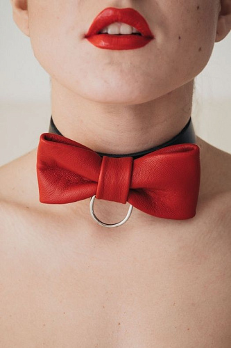 Эффектный чёрный ошейник с красной бабочкой БДСМ арсенал 55039