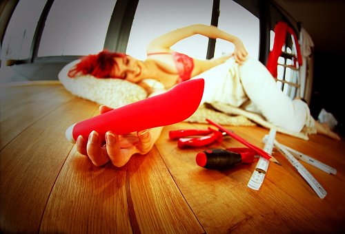 Красный мини-вибратор Fun Factory Joupie 18403 (18,2 см)