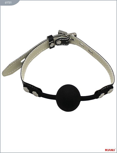 Чёрный силиконовый кляп с фиксацией чёрными кожаными ремешками MJANU 69701