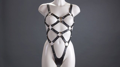 Чёрное кожаное боди-сбруя Подиум Р725