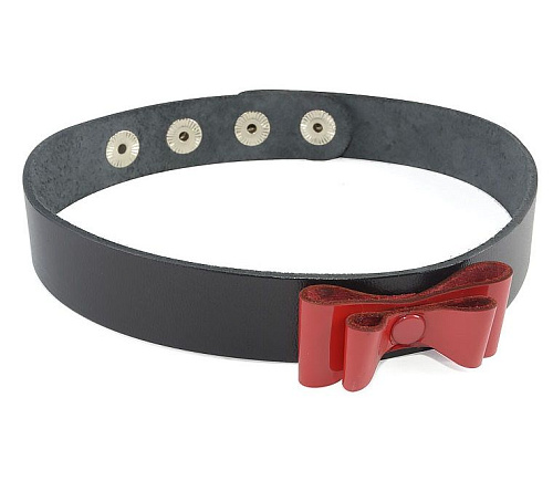 Чёрный кожаный ошейник с красным лаковым бантом Sitabella 3164-1
