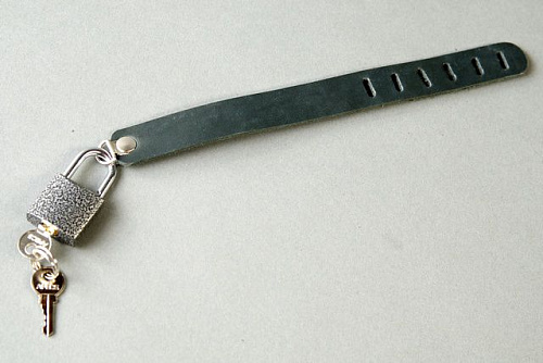 Чёрная кожаная сбруя на фаллос Подиум Р913