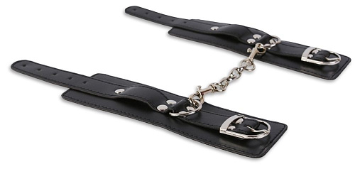 Чёрные манжеты с ремешками и карабинами для сцепки Пикантные штучки DP132