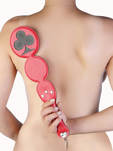 Красная шлёпалка с анальным плагом LOVETOY (А-Полимер) «Трефы» 520600