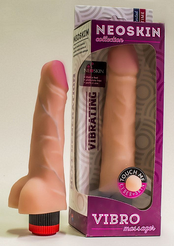 Ультра реалистичный виброфаллос телесного цвета с мошонкой LOVETOY (А-Полимер) 808306 (18 см)