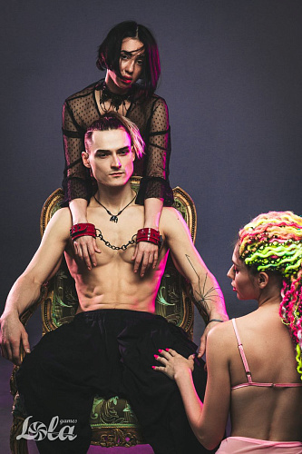 Красно-чёрные наручи Lola toys Bizzare 1099-01lola