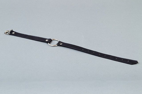 Чёрный кляп-расширитель с металлическим кольцом Подиум Р44