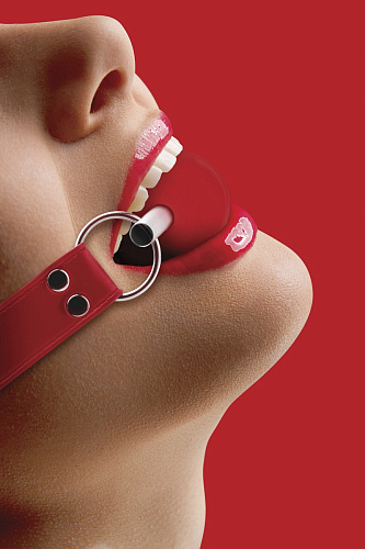 Кляп-шар на красных ремешках Shots Media BV Solid Ball Gag OU099RED