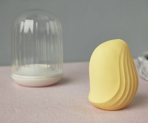 Жёлтый вакуум-волновой стимулятор с вибрацией и базой-ночником Cuddly Bird Cuddly Bird CB-YW