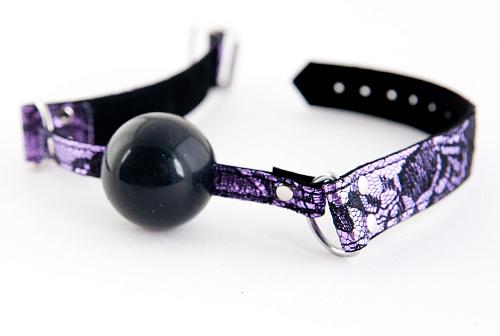 Кляп с кружевным пурпурным ремешком ToyFa 719003