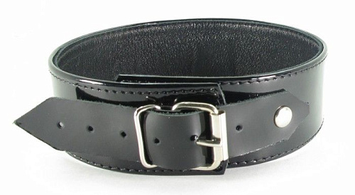 Чёрный лаковый ошейник на пряжке с мягким подкладом БДСМ арсенал 55034