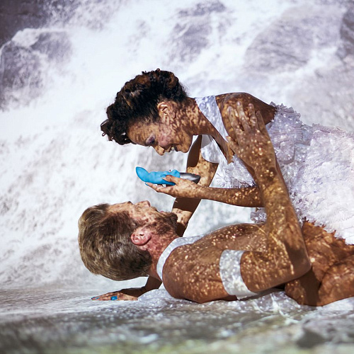 Бирюзовый вибратор с загнутым кончиком Fun Factory Abby G 07473 (18,9 см)