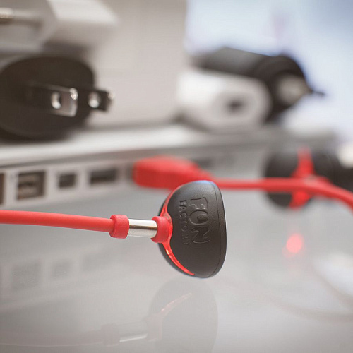 Комплект красного цвета  для зарядки батареек внутри вибратора серии Fun Factory Battery+ HYBRID KIT 1030000