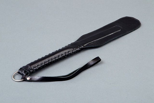 Чёрная кожаная хлопушка Подиум Р16 (33 см)