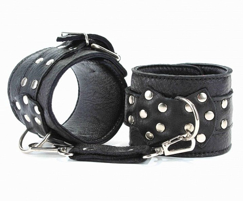 Чёрные кожаные оковы с клёпками БДСМ арсенал 56003ars