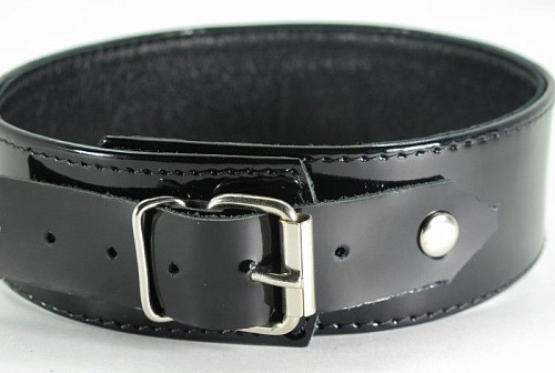 Чёрный лаковый ошейник на пряжке с мягким подкладом БДСМ арсенал 55034