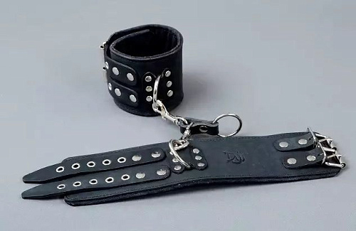 Чёрные кандалы универсального размера Подиум Р25