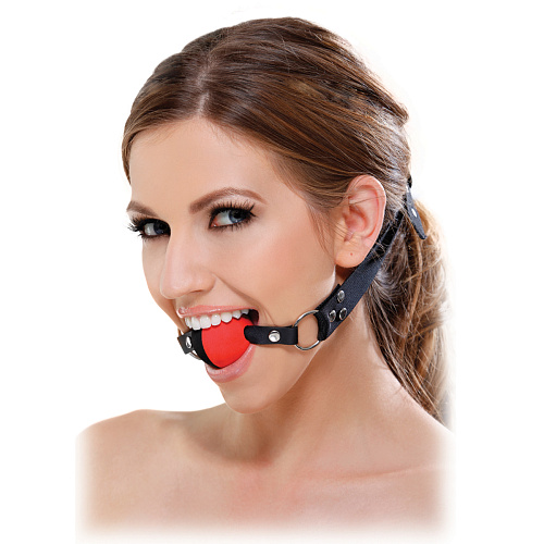 Красный кляп на чёрных ремнях Pipedream Two Tone Ball Gag PD2136-00