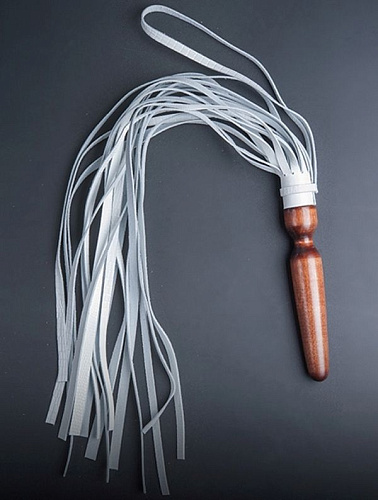 Белая кожаная плеть с рукоятью в виде анальной пробки Sitabella «Комета» 3013-3 (60 см)