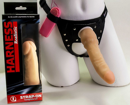 Страпон с телесной насадкой-фаллосом и выносным пультом управления вибрацией LOVETOY (А-Полимер) 290323 (19,3 см)