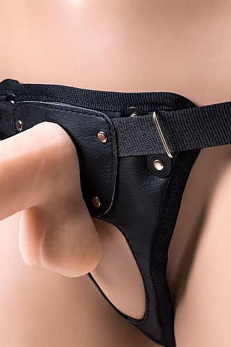 Телесный страпон на трусиках ToyFa Realstick Hunter 972001 (14,5 см)