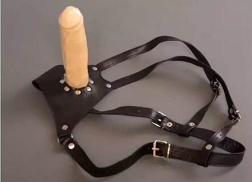 Страпон унисекс с телесной виниловой насадкой Подиум Р64 (16 см)