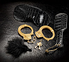 Набор Beginners Fantasy Kit из наручников, пуховки, маски и шлепалки Pipedream PD3969-23