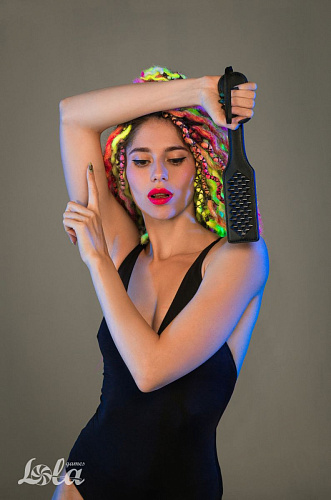 Шлёпалка с заклёпками Lola toys Hot Spot 1126-01lola (32 см)