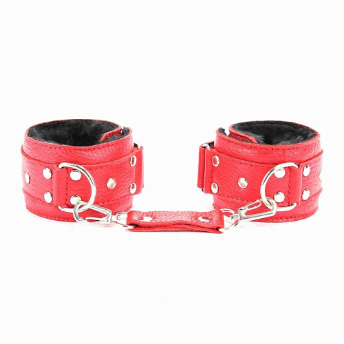 Красные кожаные наручи с меховым подкладом БДСМ арсенал 51008ars