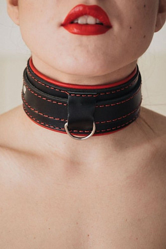 Чёрный ошейник с красным подкладом БДСМ арсенал 55036