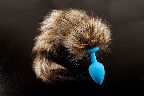 Голубая силиконовая анальная пробка с хвостом енота Пикантные штучки DP028S (6 см)