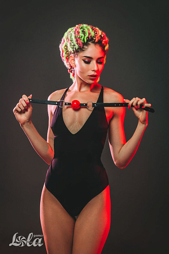 Красный кляп-шар на чёрных ремнях Lola toys Love Addict 1146-02lola