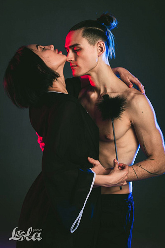 Чёрный пуховый тиклер Lola toys Nightfall 1080-02lola (41 см)