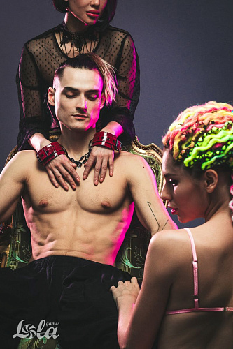 Красно-чёрные наручи Lola toys Bizzare 1099-01lola