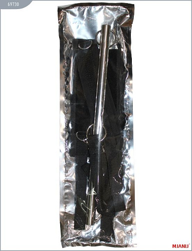 Металлическая распорка с чёрными неопреновыми наручниками и ошейником MJANU 69730