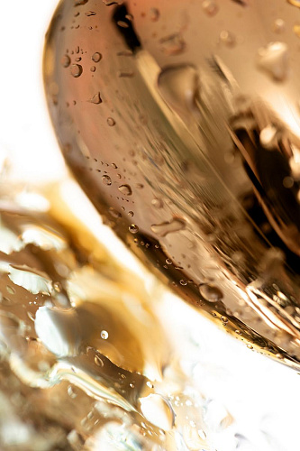 Золотистая анальная втулка с фиолетовым стразом Штучки-дрючки 690121 (7 см)