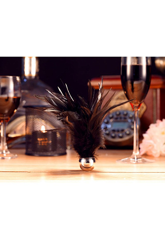 Чёрный перьевой эротический набор (наручники с цепочкой и кисточка-щекоталка) Romfun QS-002