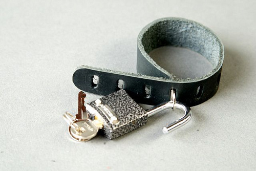 Чёрная кожаная сбруя на фаллос Подиум Р913