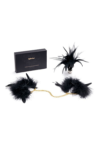 Чёрный перьевой эротический набор (наручники с цепочкой и кисточка-щекоталка) Romfun QS-002