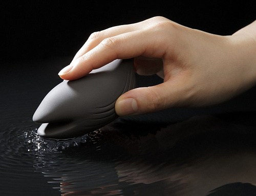 Вибромассажёр чёрного цвета в виде китенка Tenga IROHA YORU E26772