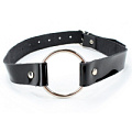 Кляп-кольцо на чёрных лаковых ремешках БДСМ арсенал 780001ars