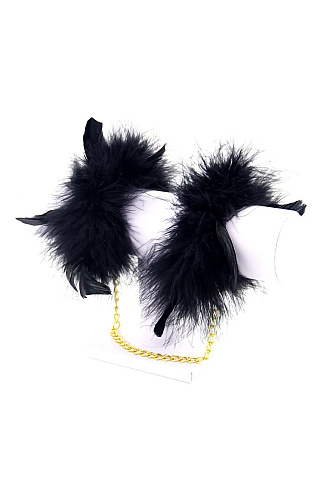 Чёрный перьевой эротический набор (наручники с цепочкой и кисточка-щекоталка) Romfun QS-002