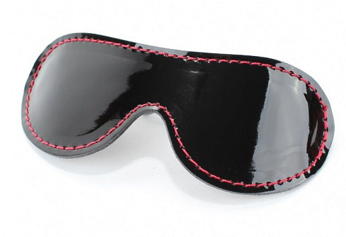 Чёрная перфорированная маска из кожи с красной строчкой БДСМ арсенал 58011